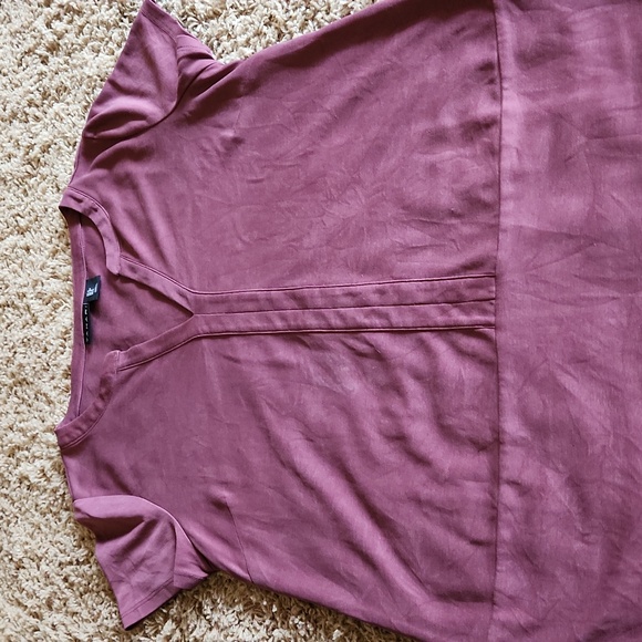 Tahari wine/plum colored womans short sleeve dress size small - Picture 4 of 6